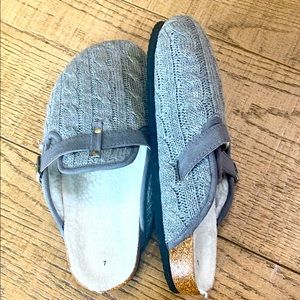 Light Grey Berber Fleece Lined Women’s Slipper. Crochet pattern, Bottom Traction